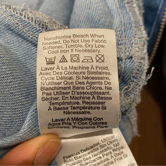 DKNY Light Wash Peplum Denim Jacket Size Small Flirty Date Night Casual Stretchy - Picture 14 of 17